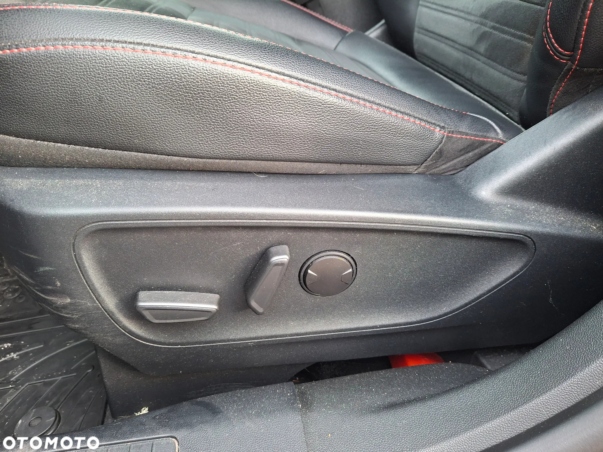 Ford Kuga 1.5 EcoBoost ST-LINE X - 18