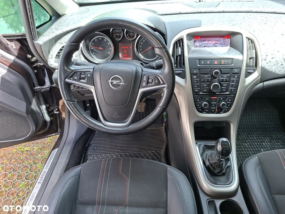 Opel Astra 1.4 Turbo 150 Jahre - 12