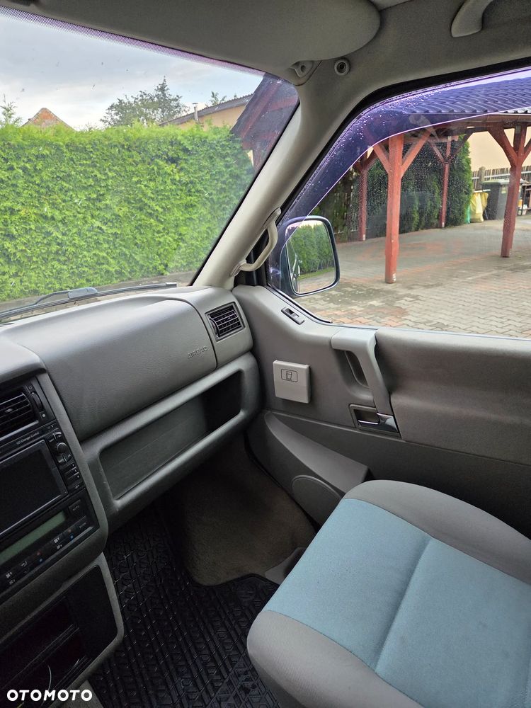 Volkswagen Multivan - 31