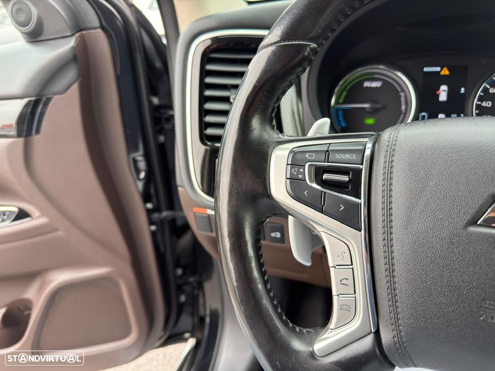 Mitsubishi Outlander 2.0 Instyle Navi - 25