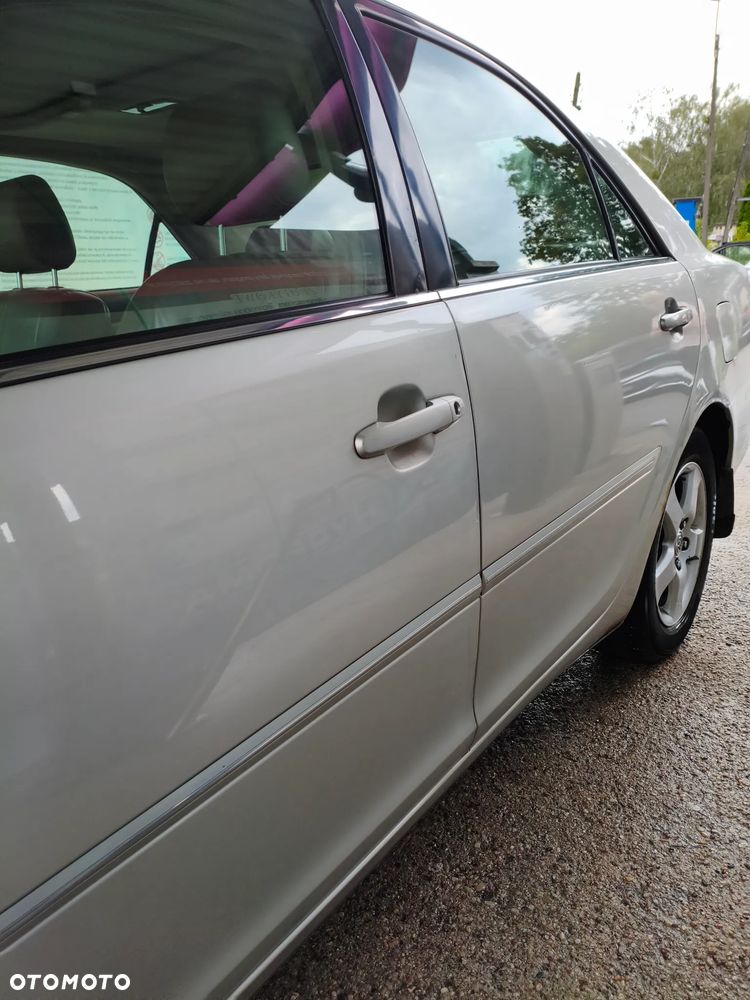 Toyota Camry - 13
