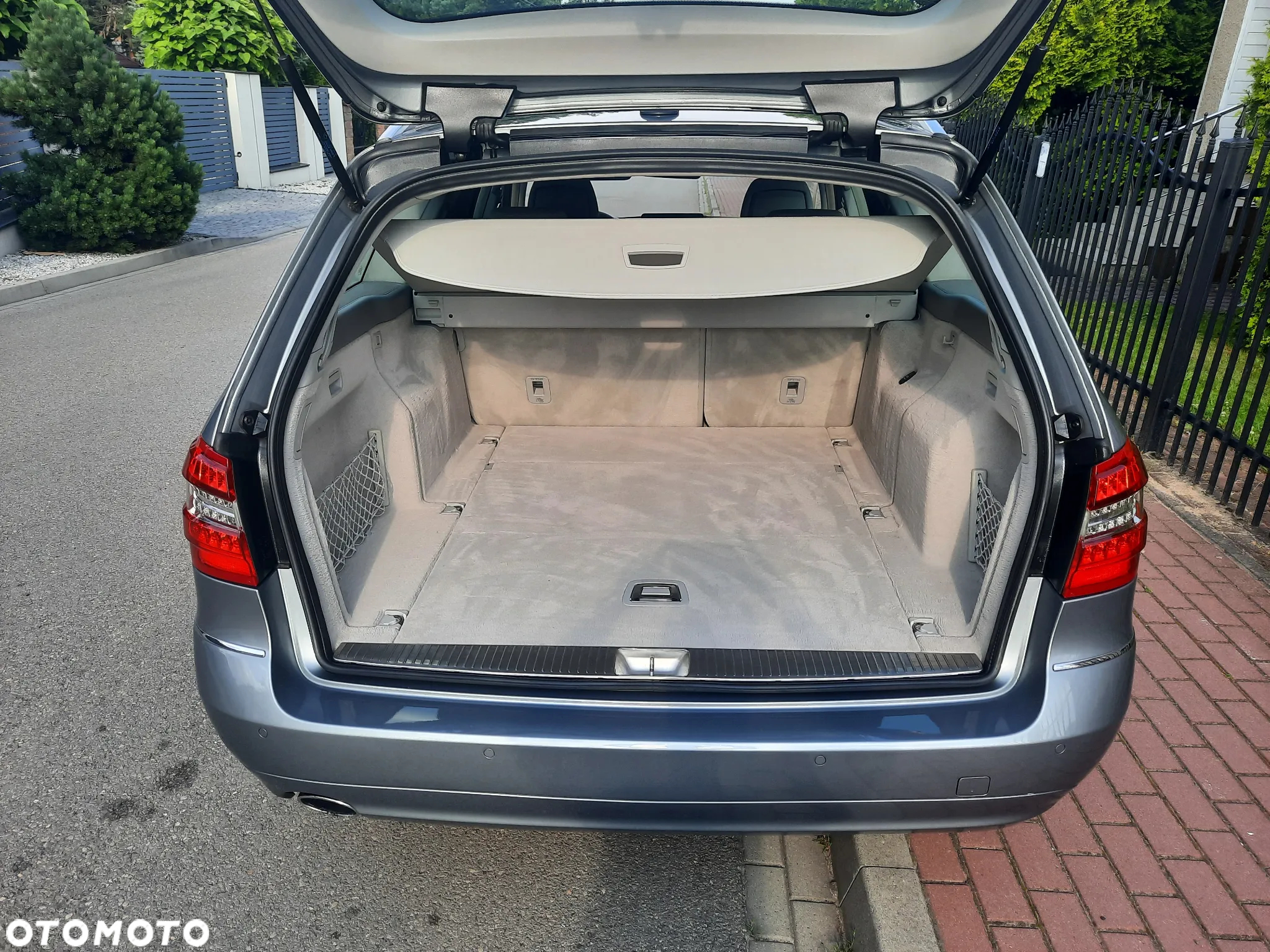 Mercedes-Benz Klasa E 250 T CGI BlueEFFICIENCY 7G-TRONIC - 11