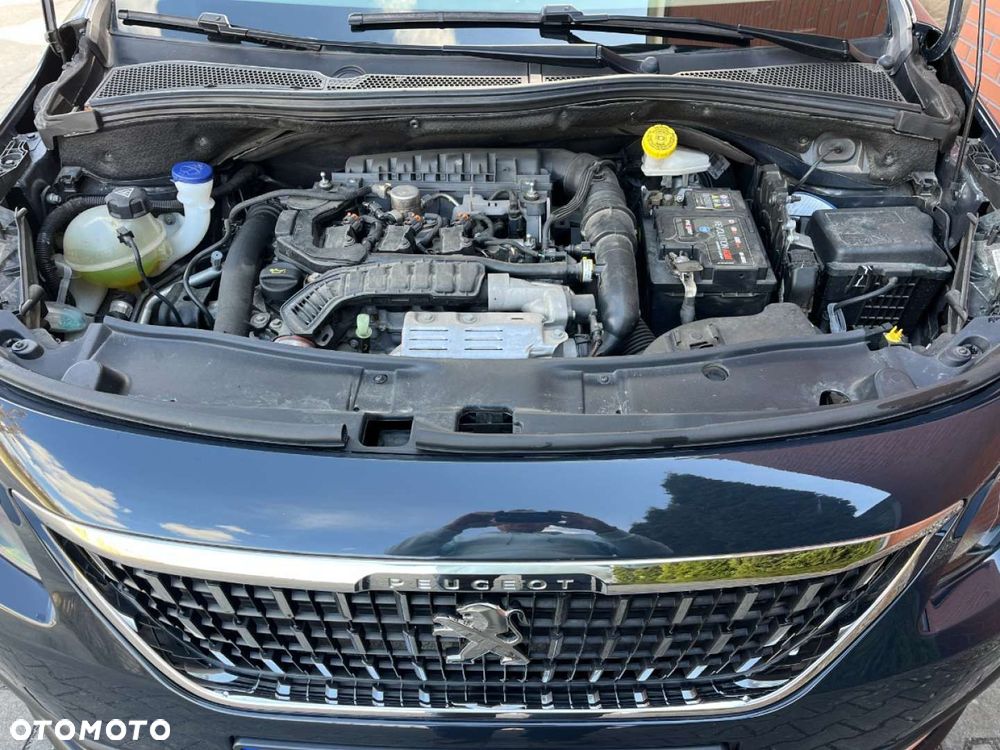 Peugeot 2008 1.2 Pure Tech GPF Allure S&S EAT6 - 29