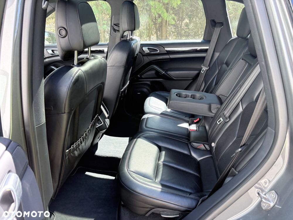 Porsche Cayenne Platinum Edition - 17