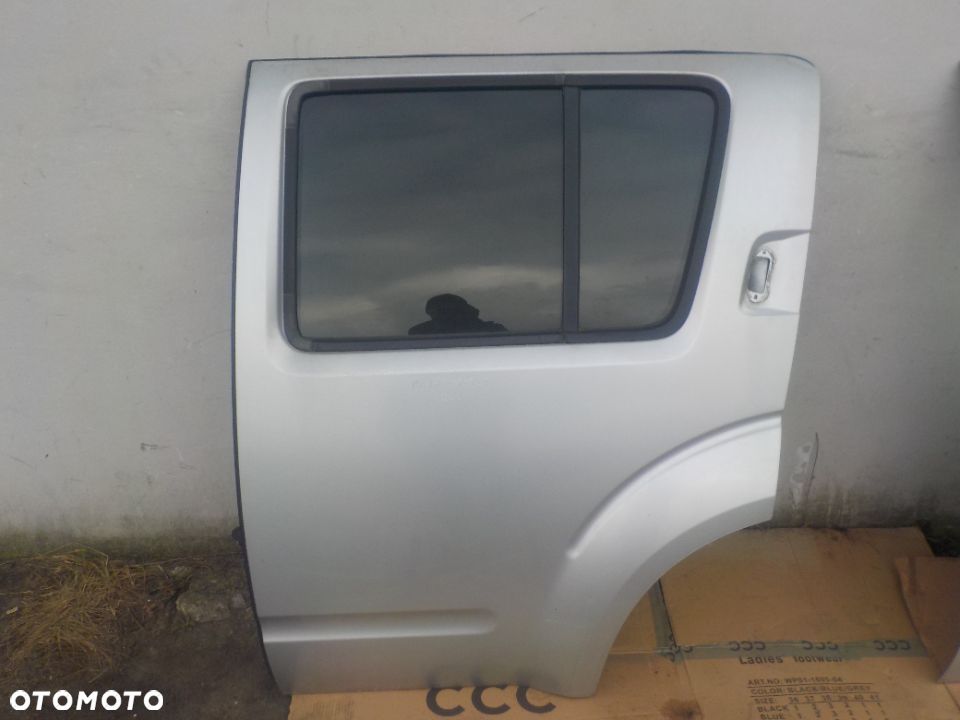NISSAN PATHFINDER DRZWI LEWY TYŁ KL0