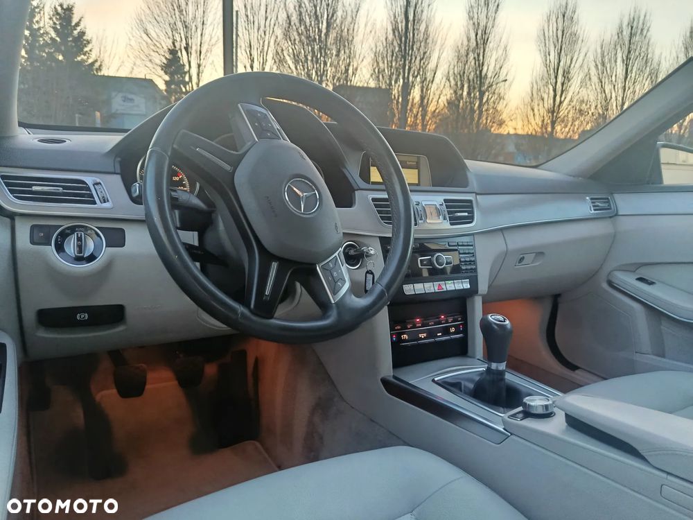 Mercedes-Benz Klasa E 220 CDI BlueEff - 30
