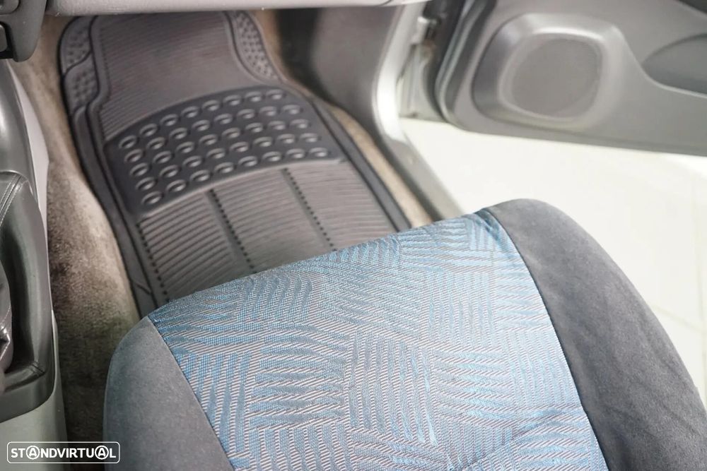 Mitsubishi Pajero Sport - 32