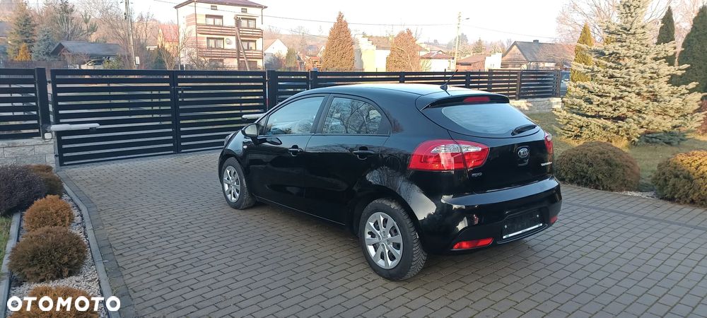 Kia Rio - 4