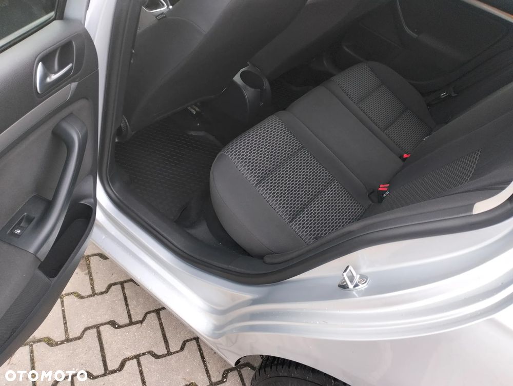 Volkswagen Golf 1.6 TDI DPF Comfortline - 17