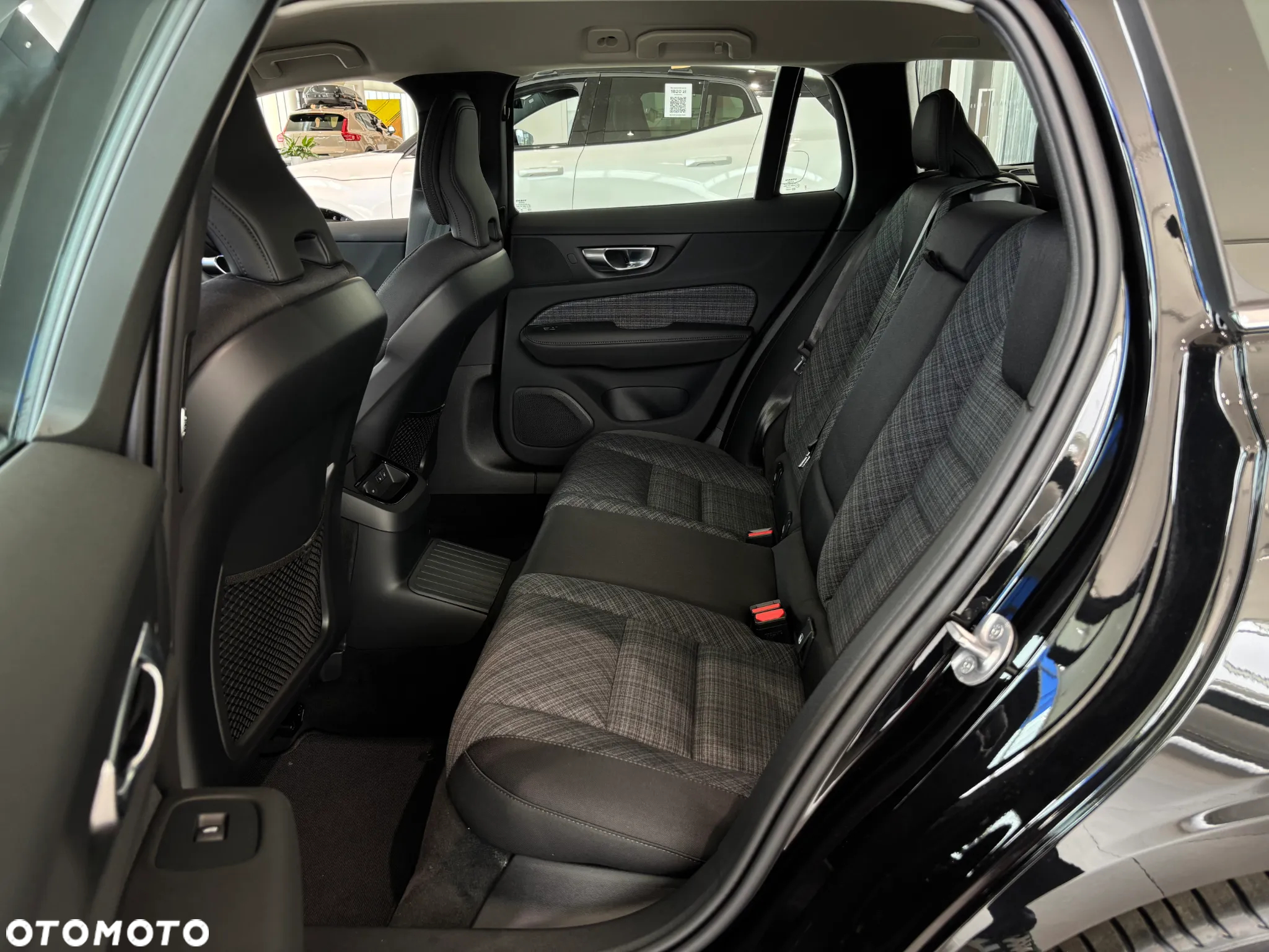 Volvo V60 T6 AWD Plug-In Hybrid Essential - 7