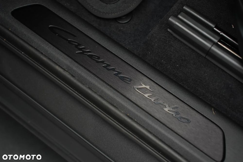 Porsche Cayenne Turbo E-Hybrid PHEV - 22