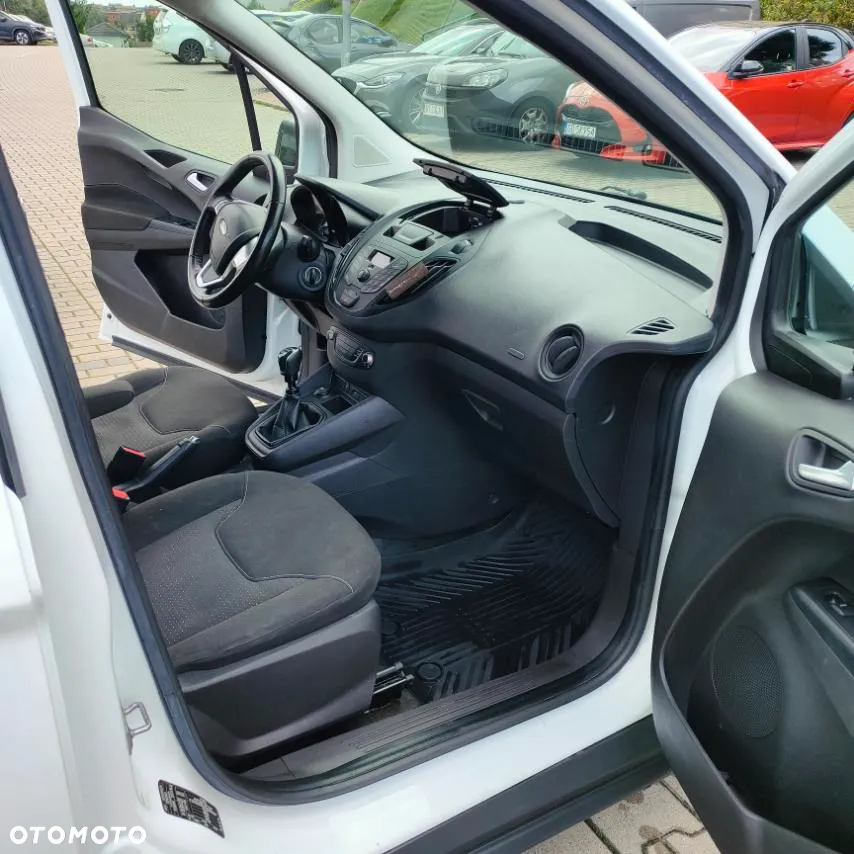 Ford Transit Courier - 8