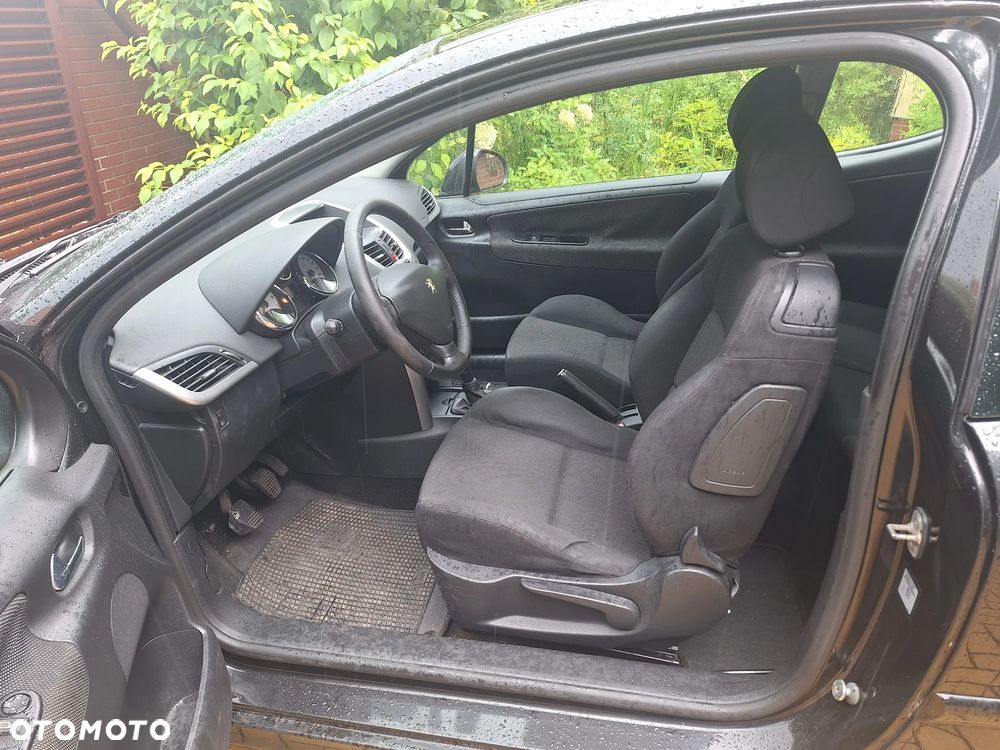 Peugeot 207 1.4 16V Trendy - 3