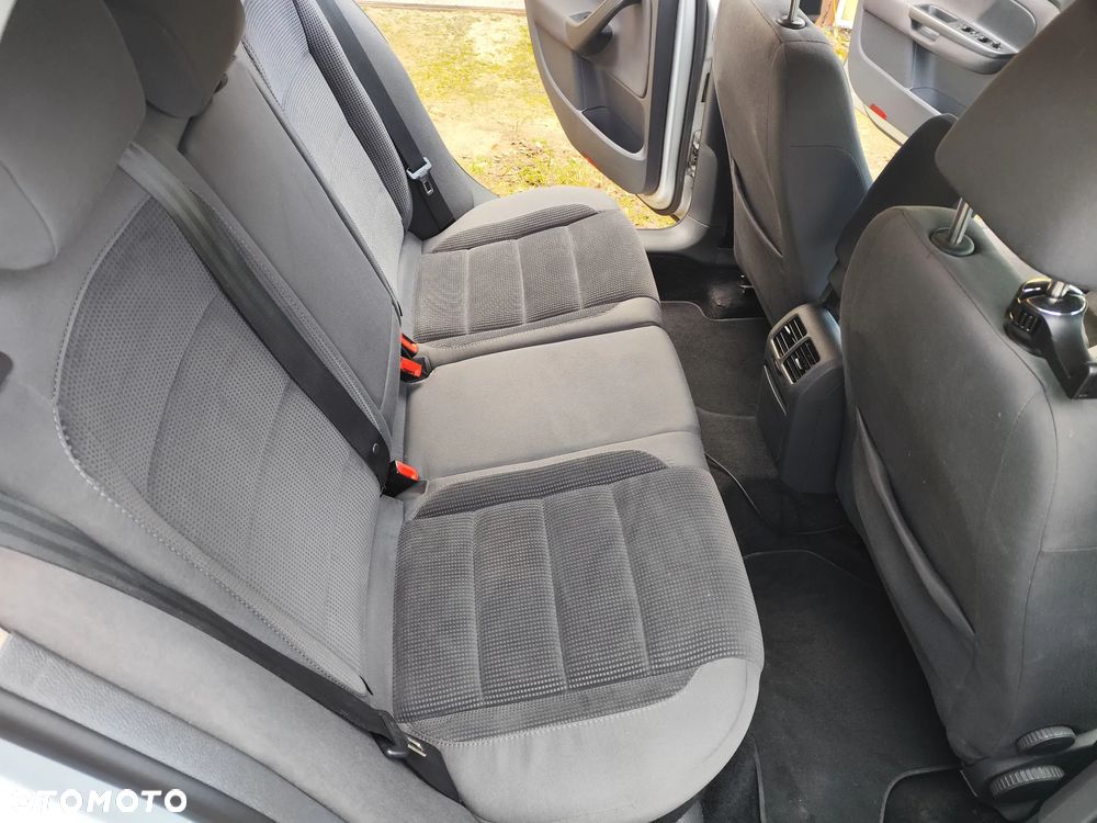 Volkswagen Golf 2.0 TDI Comfortline - 12