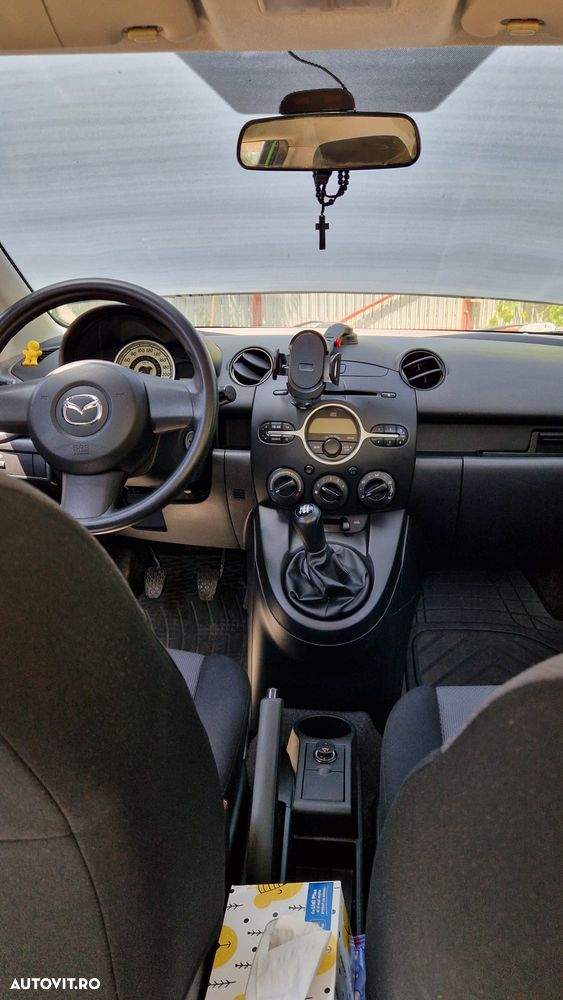 Mazda 2 - 8