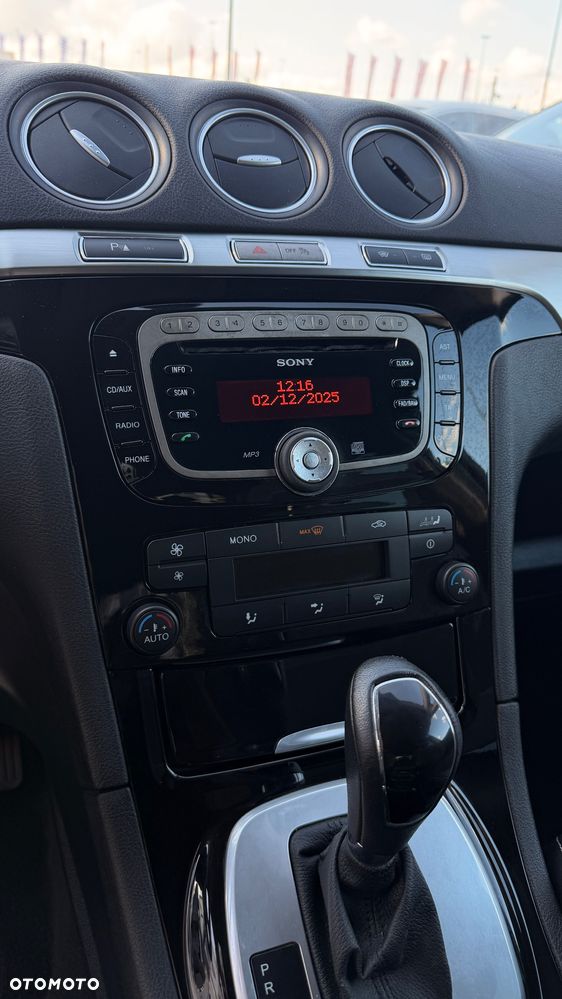 Ford Galaxy 2.2 TDCi DPF Titanium - 12