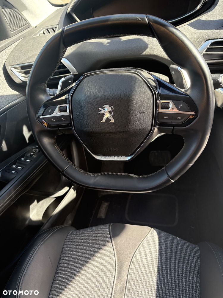 Peugeot 3008 1.6 PureTech GPF Allure S&S EAT8 - 17