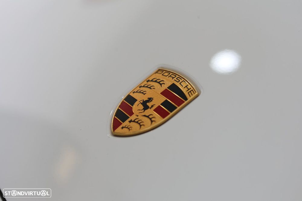 Porsche Taycan Cross Turismo 4 - 33