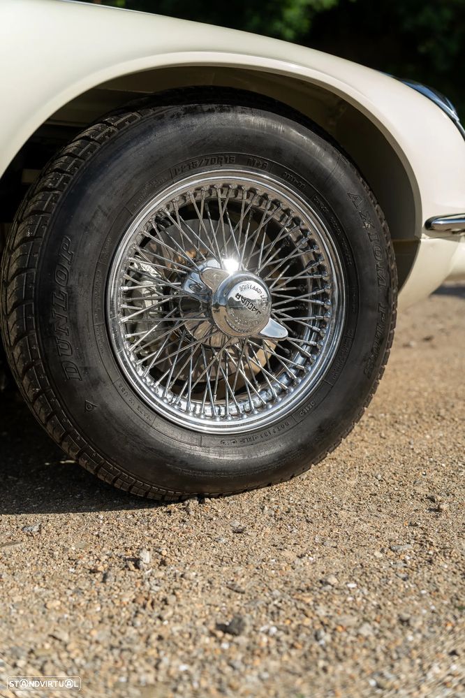 Jaguar E-Type - 24