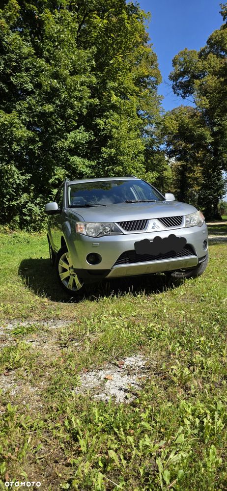 Mitsubishi Outlander - 2