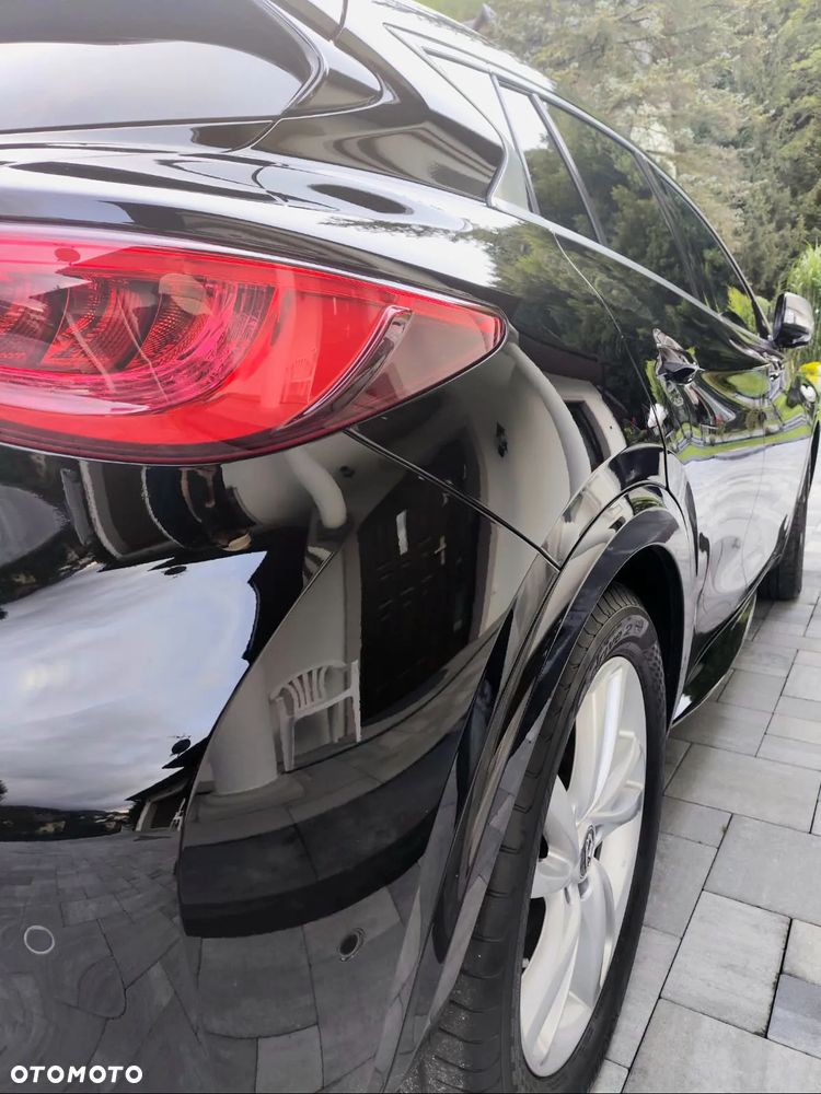 Infiniti Q30 1.5d Premium City Black - 17