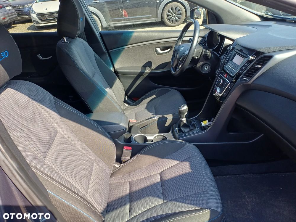 Hyundai i30 blue Kombi 1.6 GDi Passion - 11