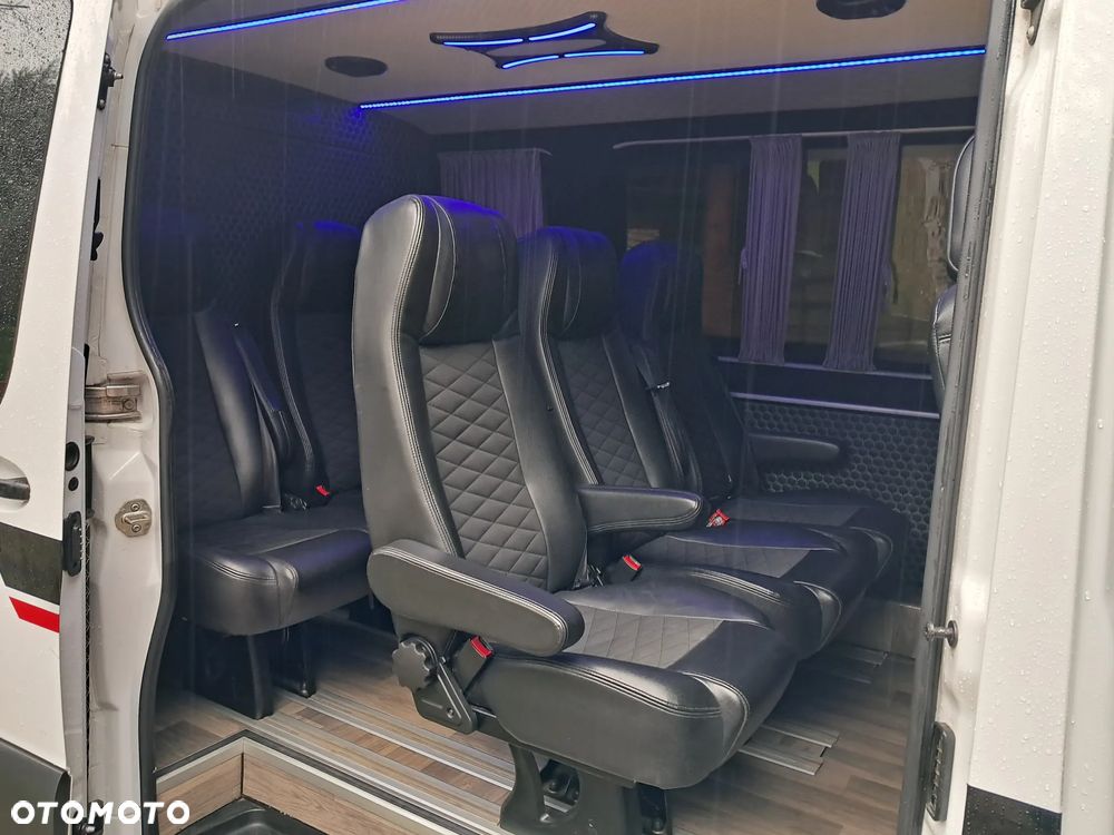 Mercedes-Benz Sprinter 907.221 - 11