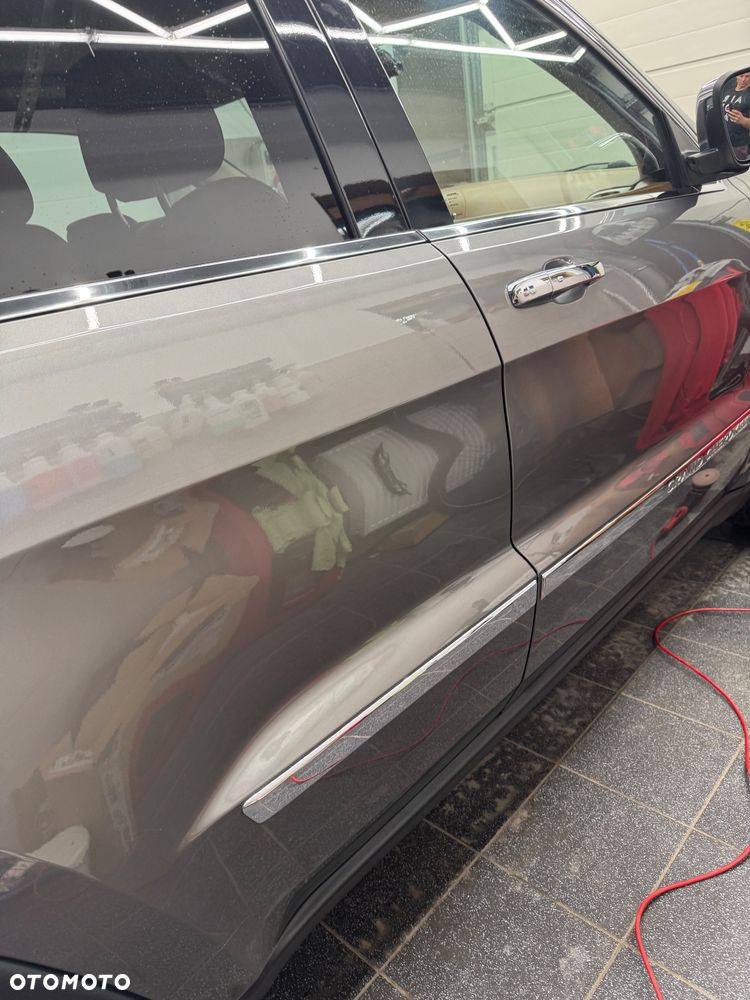 Jeep Grand Cherokee 5.7 V8 HEMI Overland Summit - 17