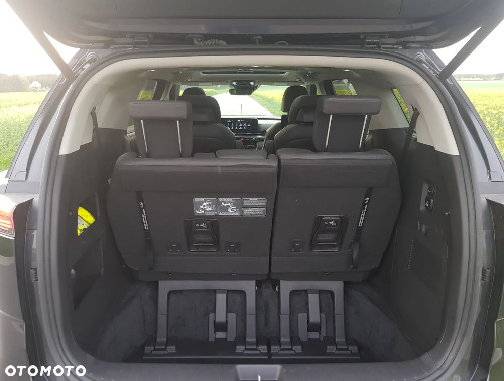 Kia Carnival - 16
