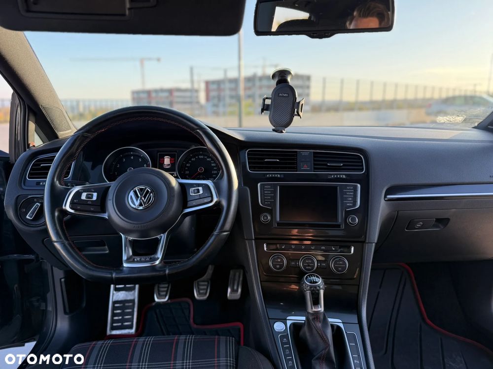 Volkswagen Golf - 21