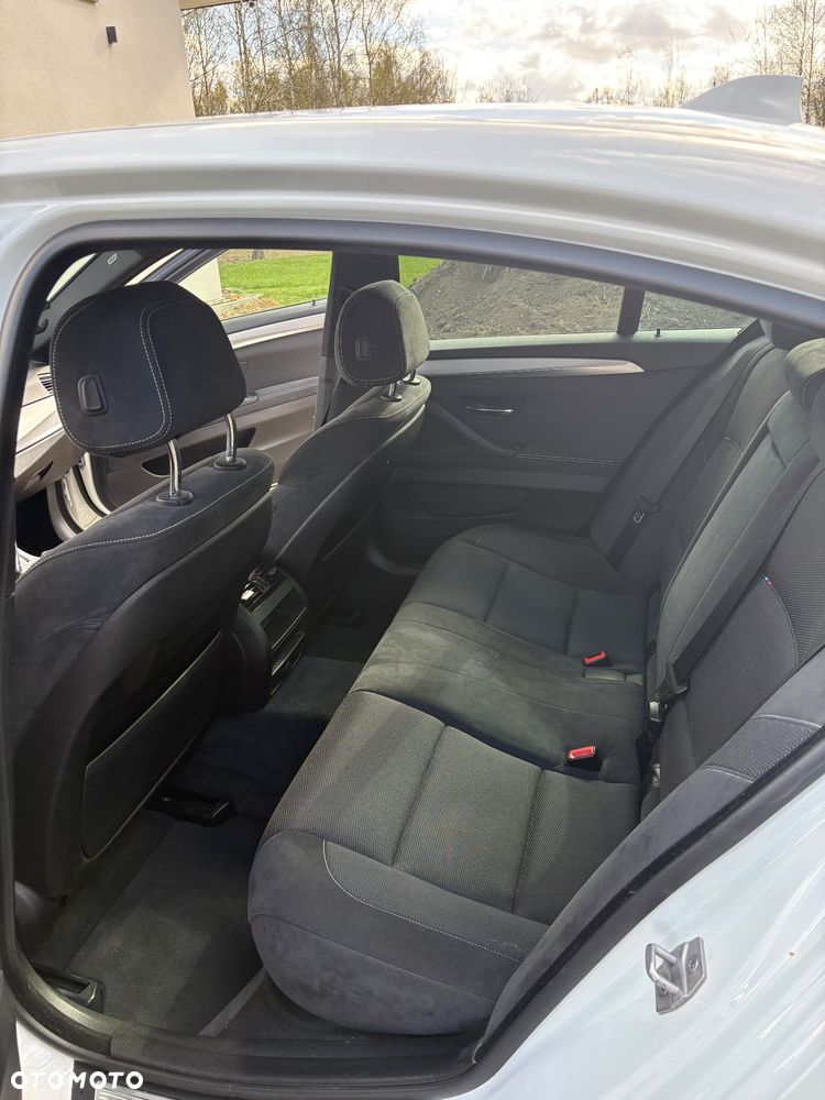 BMW Seria 5 525d xDrive - 12