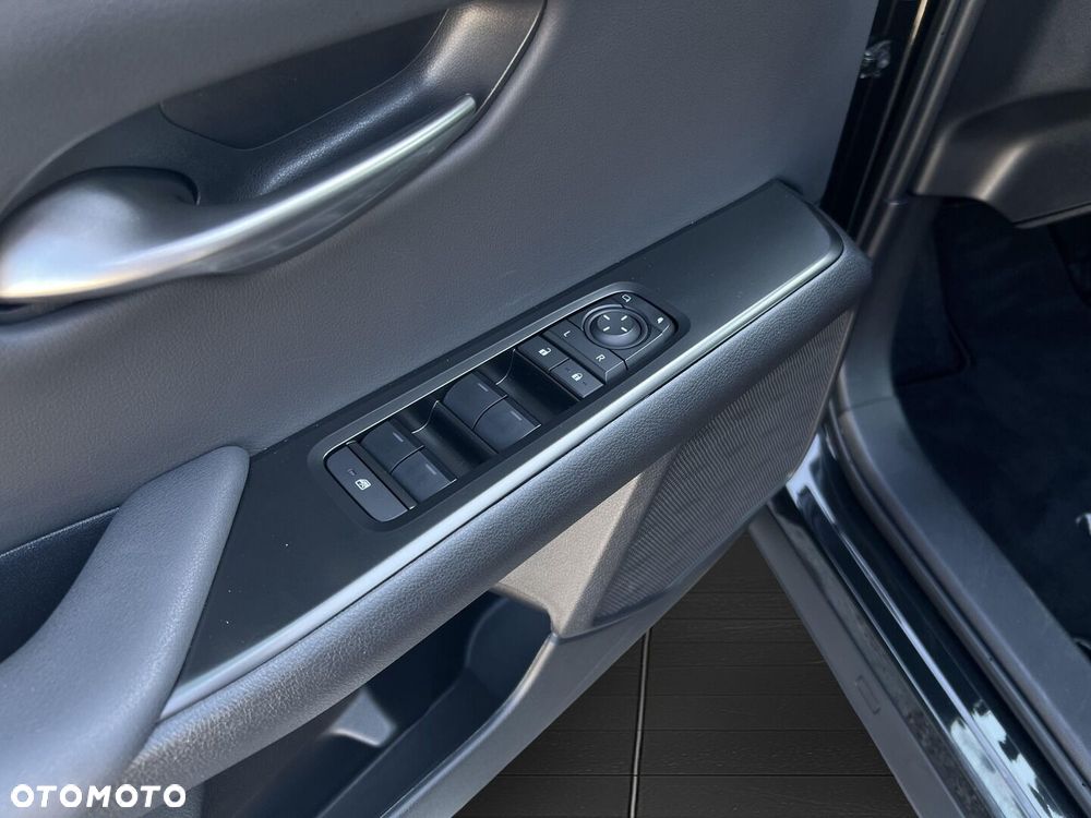 Lexus UX 300h F Sport Design - 11