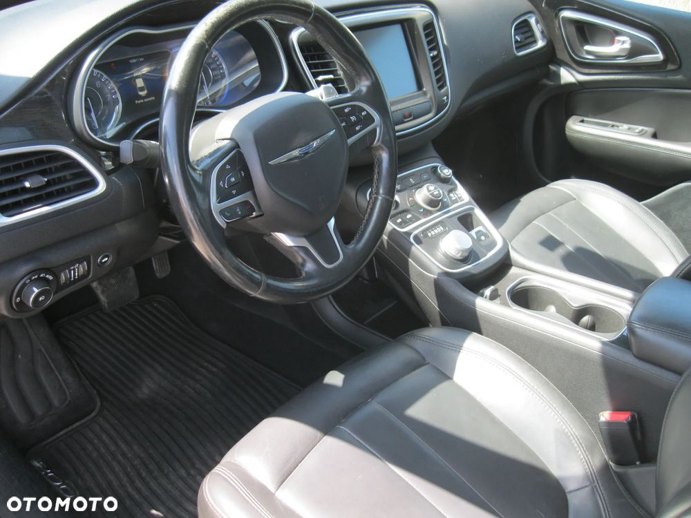 Chrysler 200 - 9