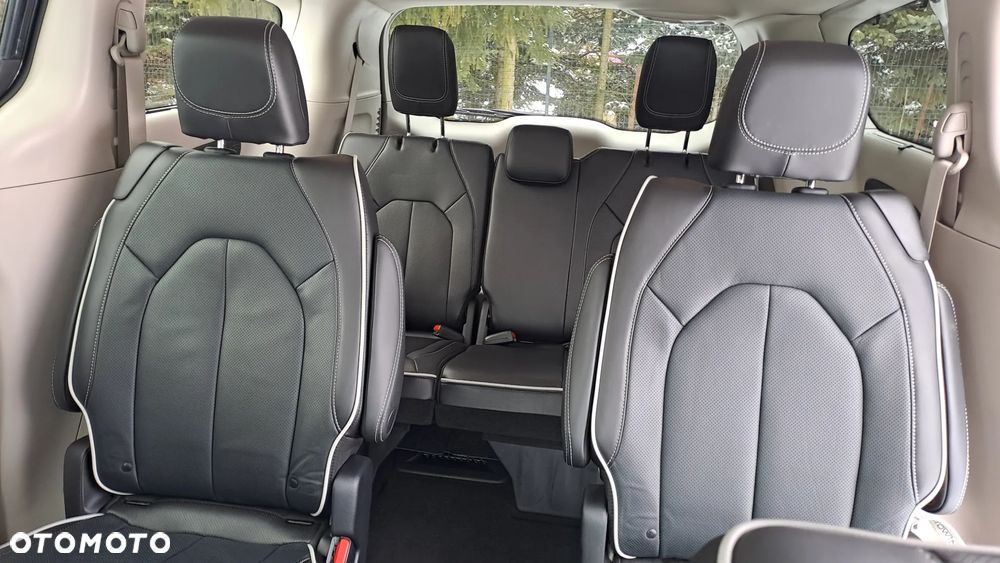 Chrysler Pacifica - 19