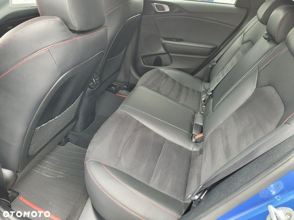 Kia ProCeed 1.6 T-GDI GT DCT - 12