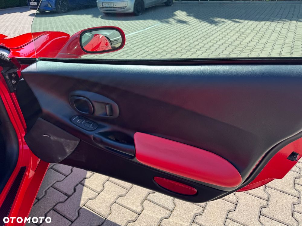 Chevrolet Corvette - 21