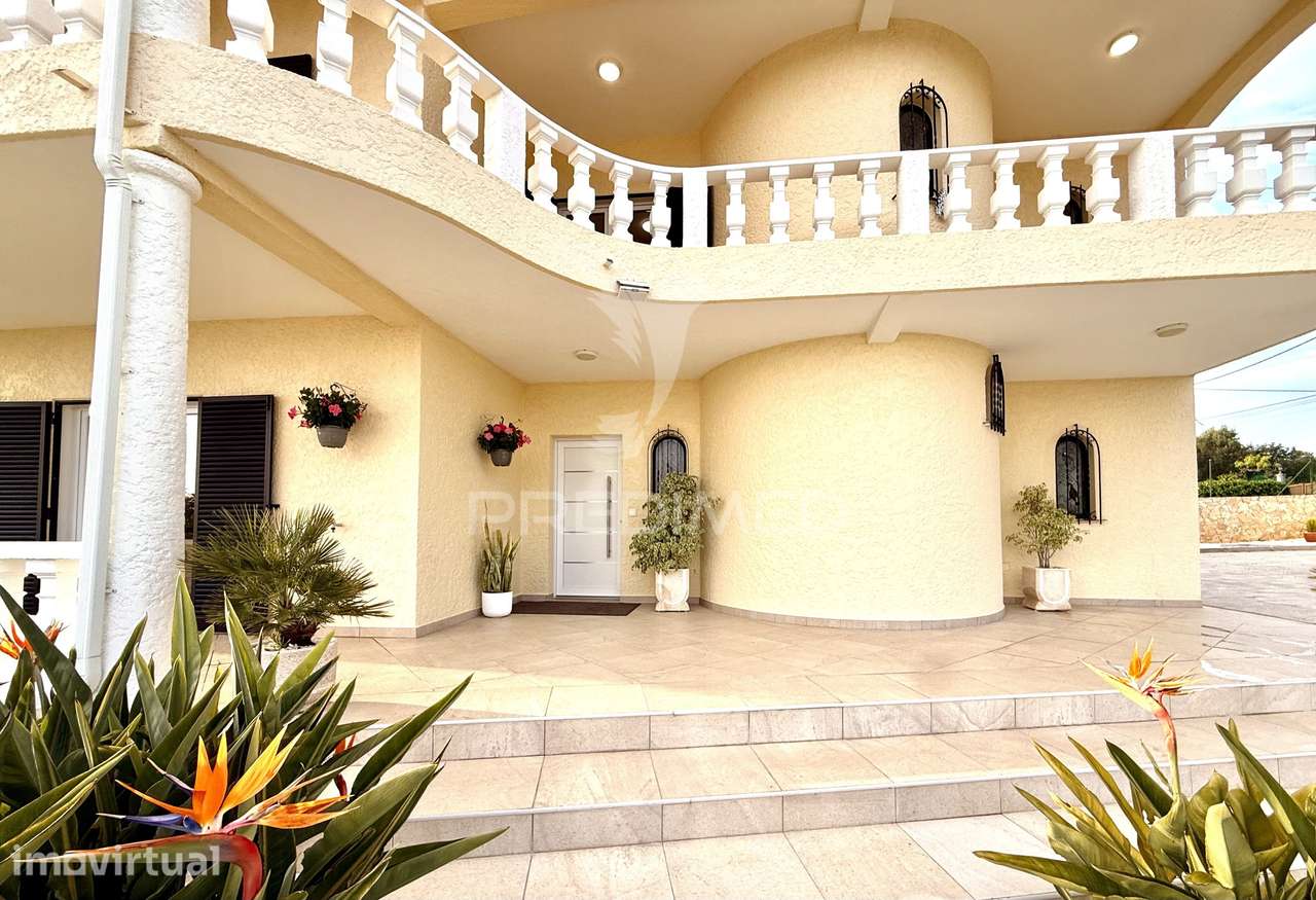 Moradia isolada com Piscina e garagem - Grande imagem: 4/39