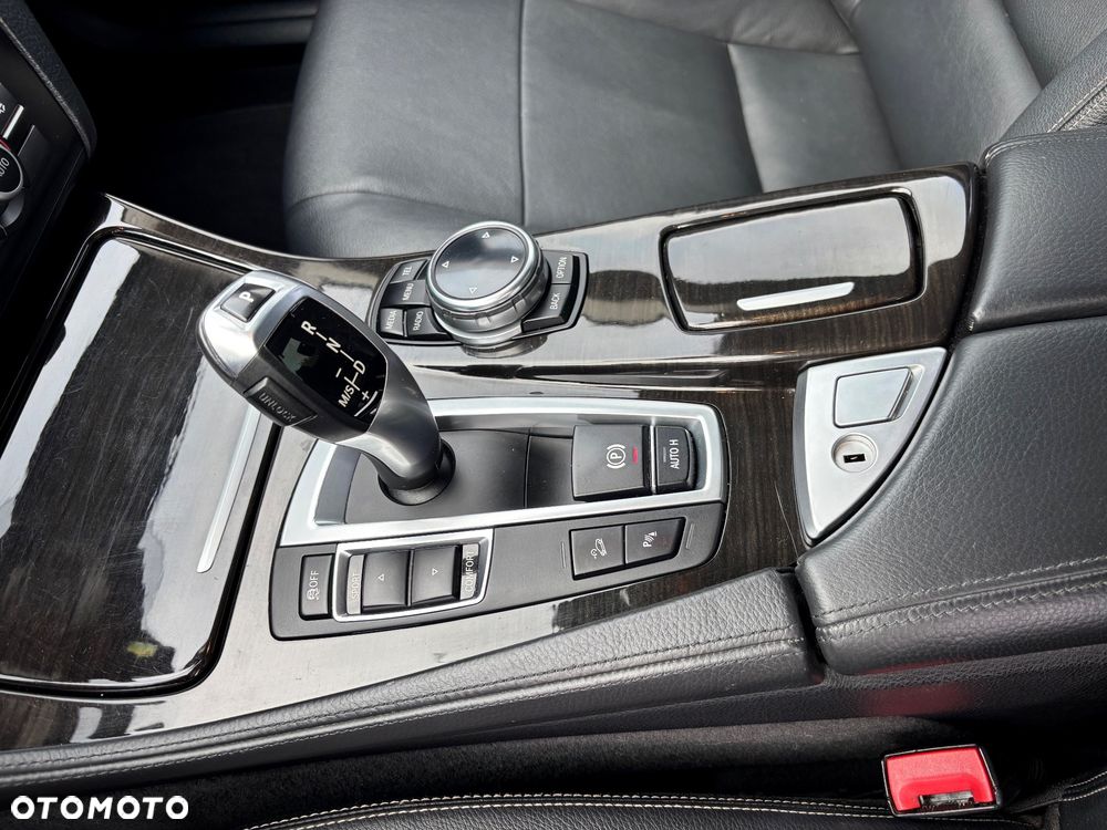 BMW Seria 5 525d xDrive Luxury Line - 23