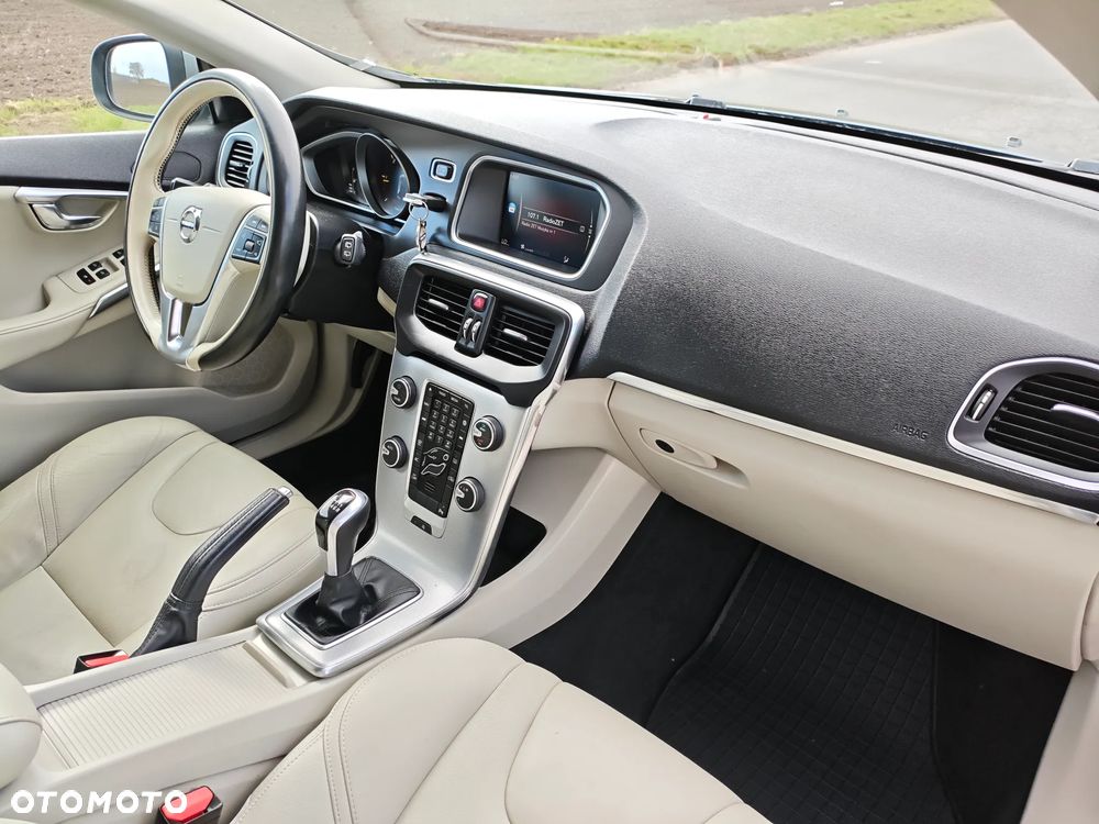 Volvo V40 D3 Inscription - 23