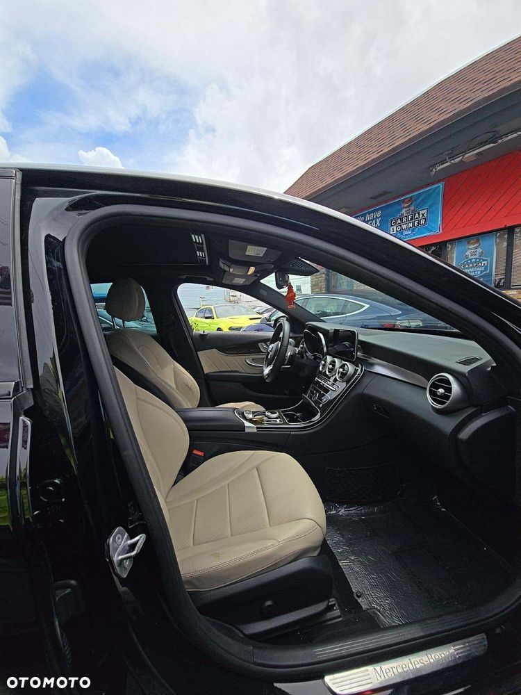 Mercedes-Benz Klasa C 300 4Matic 9G-TRONIC AMG Line - 7