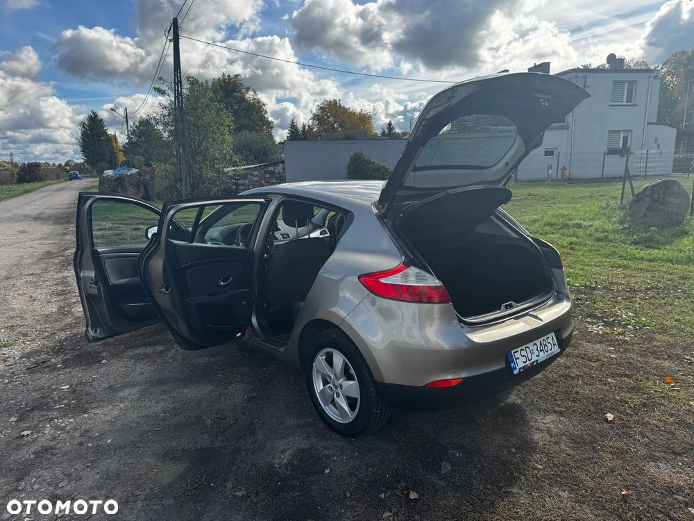 Renault Megane 2.0 140 CVT Luxe - 13