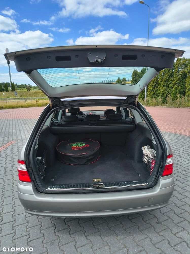 Mercedes-Benz Klasa E 200 Kompressor T Classic - 12