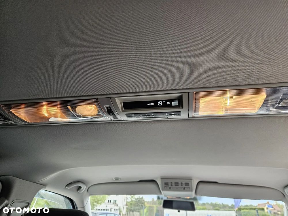 Volkswagen Multivan - 34