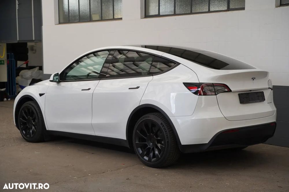 Tesla Model Y Long Range Dual Motor AWD - 10
