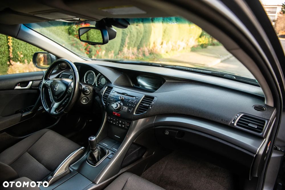 Honda Accord 2.0 Executive - 28