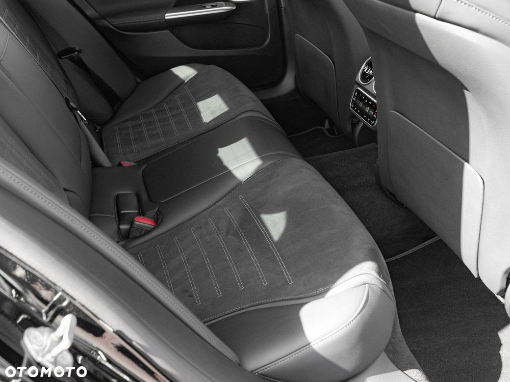 Mercedes-Benz Klasa C - 32