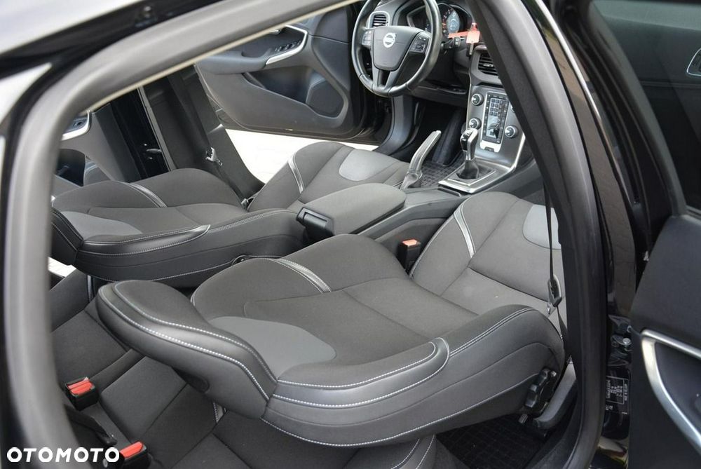 Volvo V40 T4 R-Design Momentum - 16