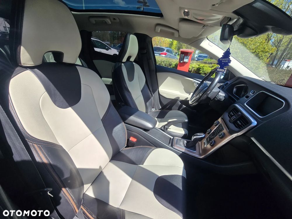 Volvo V40 D4 Geartronic Summum - 19