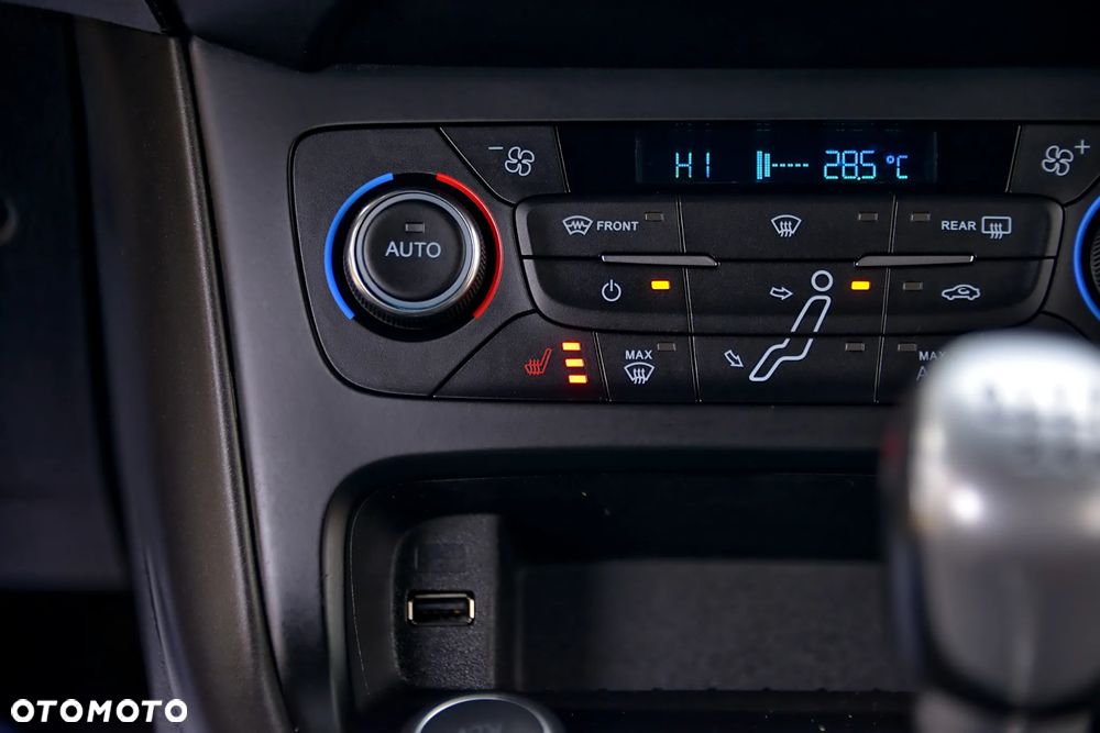Ford Focus 1.0 EcoBoost ST-Line - 38