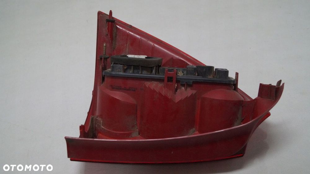 LAMPA TYLNA PRAWA PEUGEOT 307 LIFT KOMBI - 10